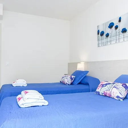 Apart-rent Francesc Macia 1º 2002 Apartment